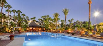 Lujoso apartamento en planta baja en Puente Romano Marbella