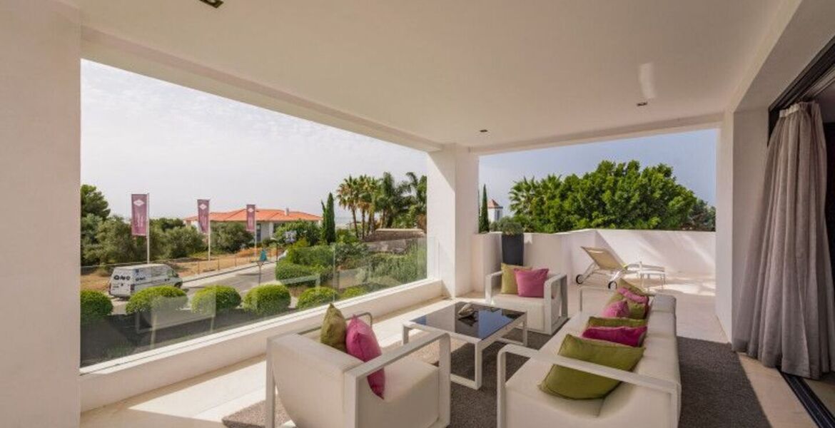 Villa contemporánea cerca de Puerto Banús con vistas al mar