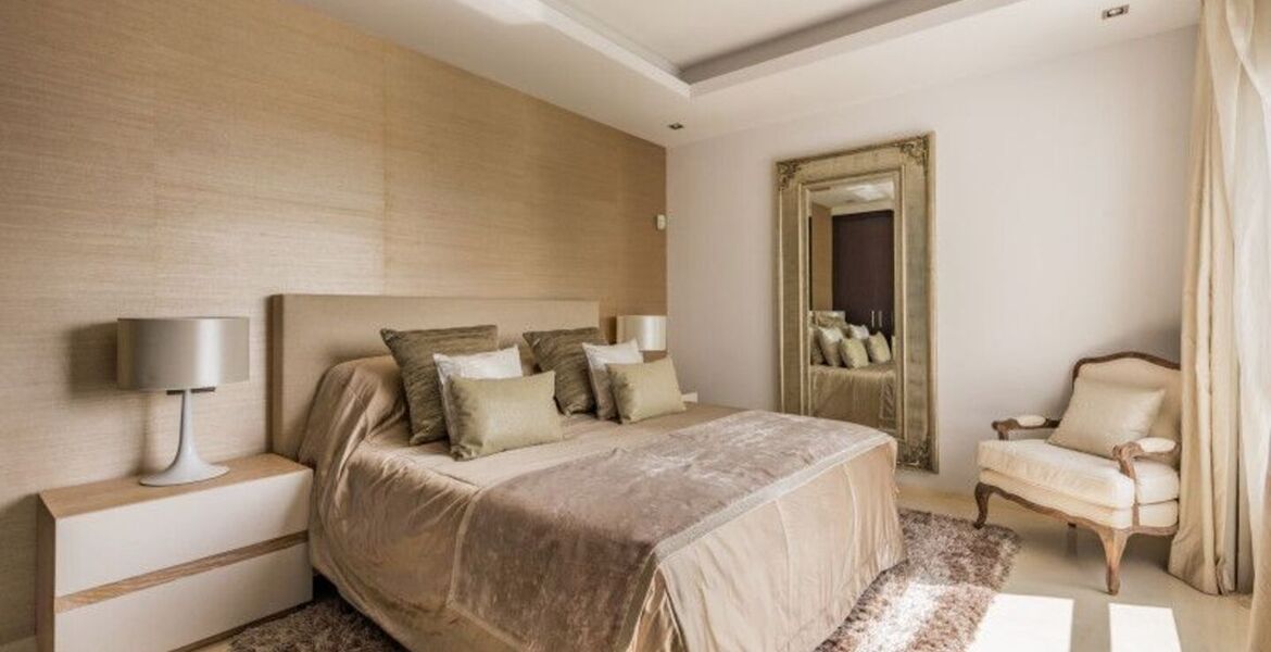 Villa contemporánea cerca de Puerto Banús con vistas al mar
