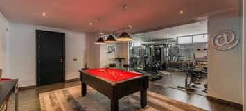 Villa contemporánea cerca de Puerto Banús con vistas al mar