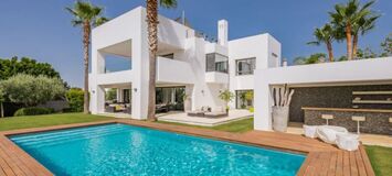 Villa contemporánea cerca de Puerto Banús con vistas al mar