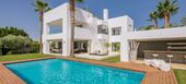 Villa contemporánea cerca de Puerto Banús con vistas al mar