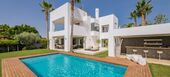 Villa contemporánea cerca de Puerto Banús con vistas al mar