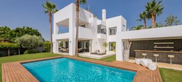 Villa contemporánea cerca de Puerto Banús con vistas al mar