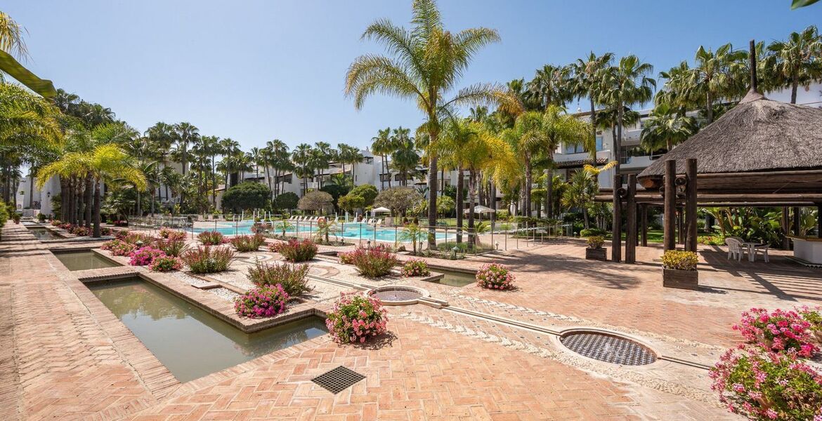 Ático dúplex en Marina Puente Romano con jacuzzi