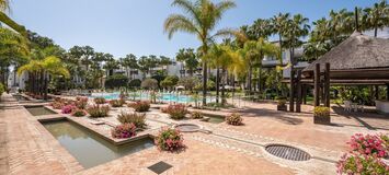 Ático dúplex en Marina Puente Romano con jacuzzi