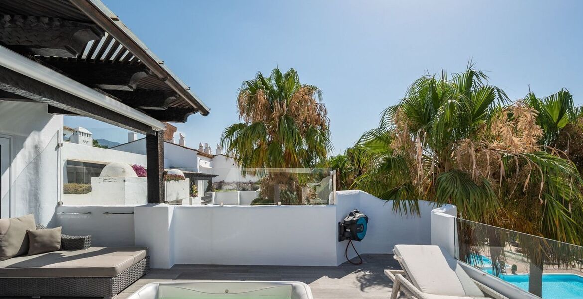 Ático dúplex en Marina Puente Romano con jacuzzi