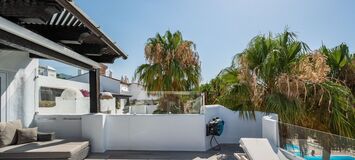Ático dúplex en Marina Puente Romano con jacuzzi
