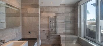 Ático dúplex en Marina Puente Romano con jacuzzi