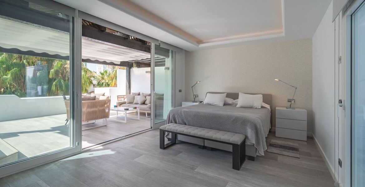 Ático dúplex en Marina Puente Romano con jacuzzi
