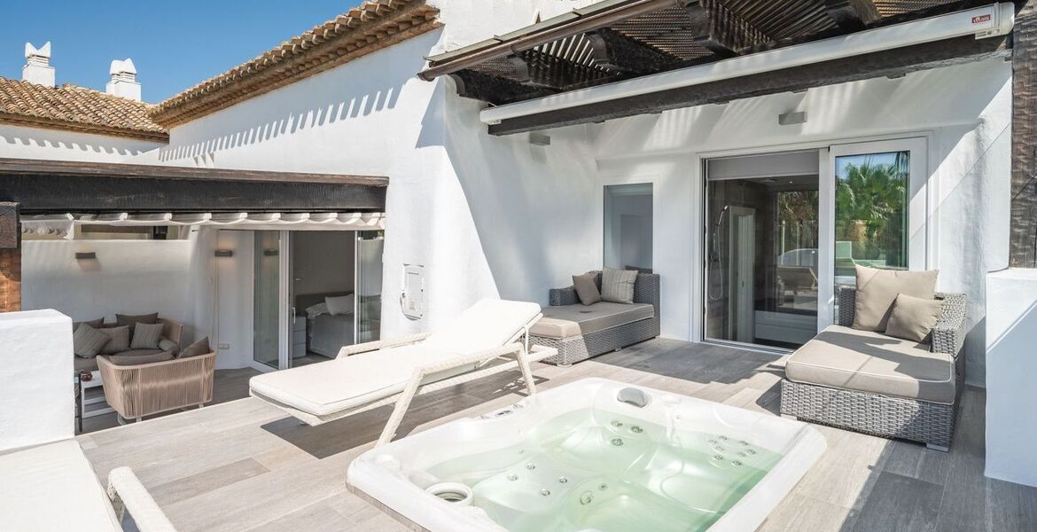 Ático dúplex en Marina Puente Romano con jacuzzi