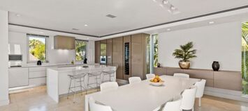 Contemporary Villa in Puente Romano with Smart Home