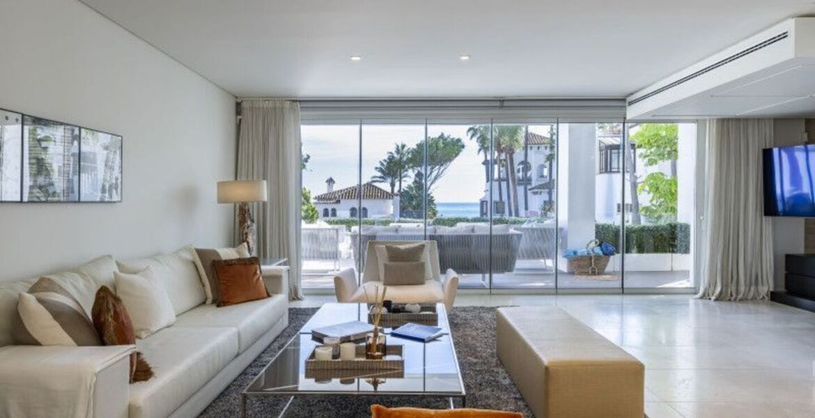 Contemporary Villa in Puente Romano with Smart Home