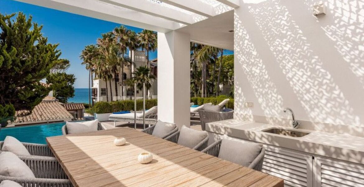 Contemporary Villa in Puente Romano with Smart Home