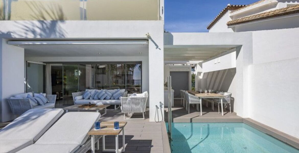 Contemporary Villa in Puente Romano with Smart Home