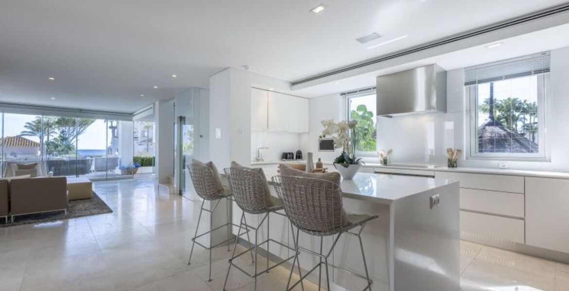 Contemporary Villa in Puente Romano with Smart Home