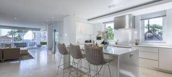 Contemporary Villa in Puente Romano with Smart Home
