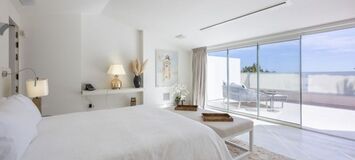 Contemporary Villa in Puente Romano with Smart Home