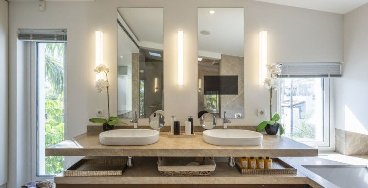 Contemporary Villa in Puente Romano with Smart Home