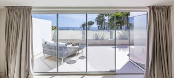 Contemporary Villa in Puente Romano with Smart Home