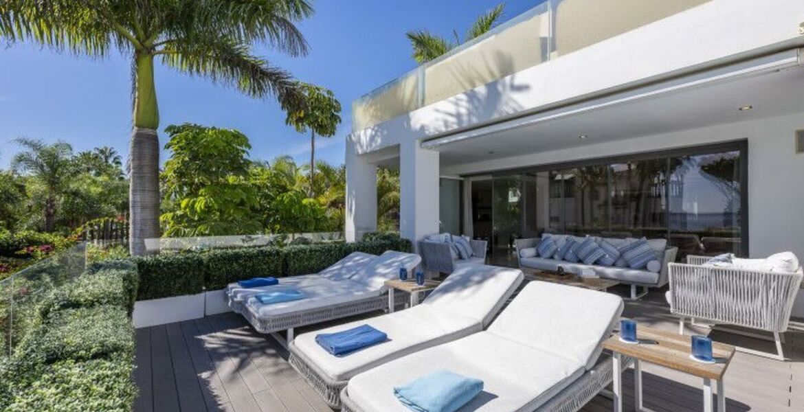 Contemporary Villa in Puente Romano with Smart Home