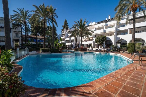 Luxury 3-Bedroom Apartment in Puente Romano Marbella