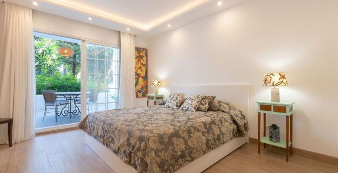 Apartamento renovado en Puente Romano con terraza privada