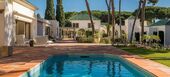 Villa en primera línea de playa en la Milla de Oro Marbella