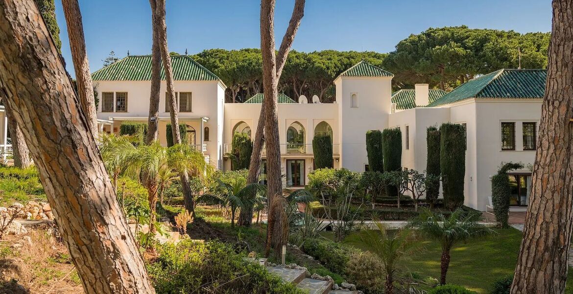 Villa en primera línea de playa en la Milla de Oro Marbella
