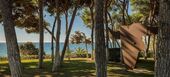 Villa en primera línea de playa en la Milla de Oro Marbella