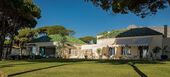 Villa en primera línea de playa en la Milla de Oro Marbella