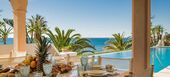 Villa en primera línea de playa en la Milla de Oro Marbella