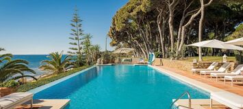 Villa en primera línea de playa en la Milla de Oro Marbella