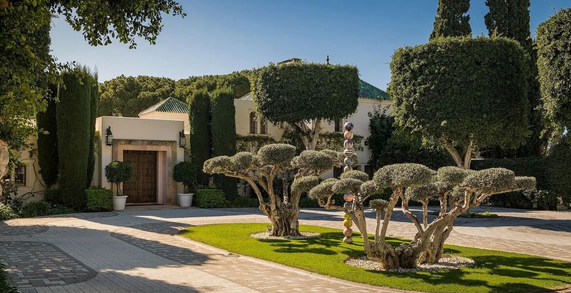 Villa en primera línea de playa en la Milla de Oro Marbella