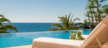 Villa en primera línea de playa en la Milla de Oro Marbella