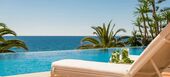 Villa en primera línea de playa en la Milla de Oro Marbella