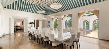 Villa en primera línea de playa en la Milla de Oro Marbella
