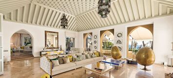 Villa en primera línea de playa en la Milla de Oro Marbella