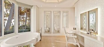 Villa en primera línea de playa en la Milla de Oro Marbella