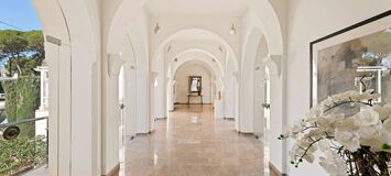 Villa en primera línea de playa en la Milla de Oro Marbella