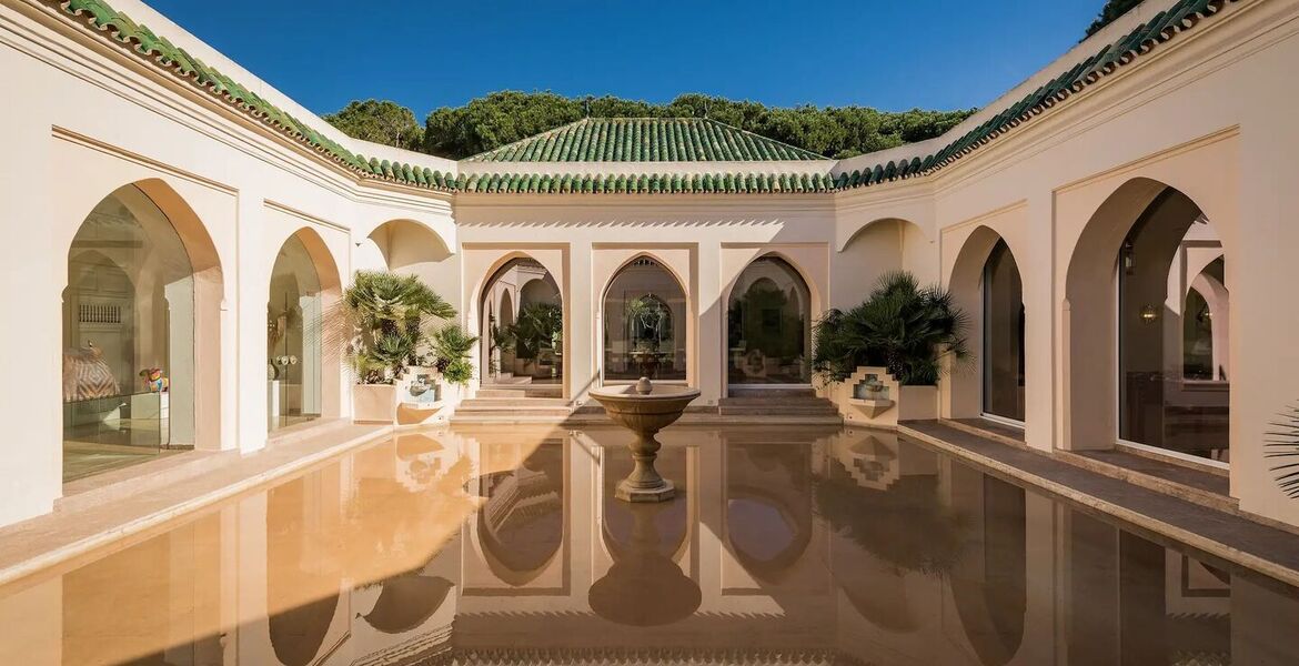 Villa en primera línea de playa en la Milla de Oro Marbella