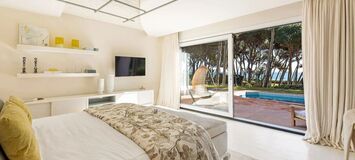 Villa en primera línea de playa en la Milla de Oro Marbella