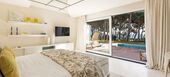 Villa en primera línea de playa en la Milla de Oro Marbella
