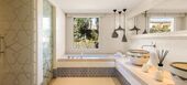 Villa en primera línea de playa en la Milla de Oro Marbella