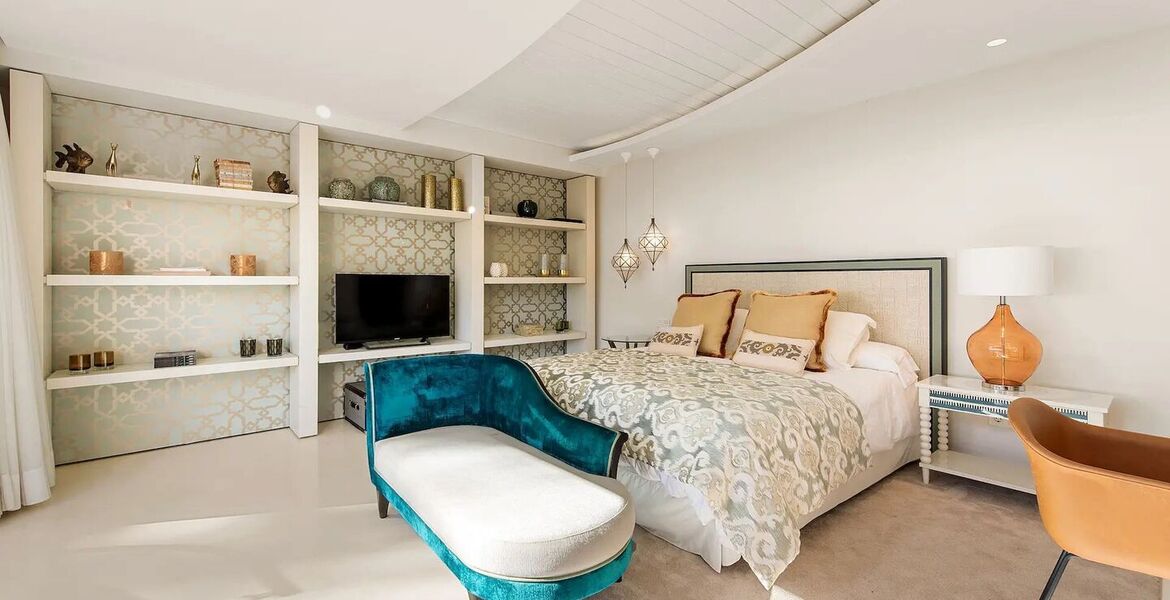 Villa en primera línea de playa en la Milla de Oro Marbella