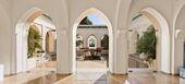 Villa en primera línea de playa en la Milla de Oro Marbella
