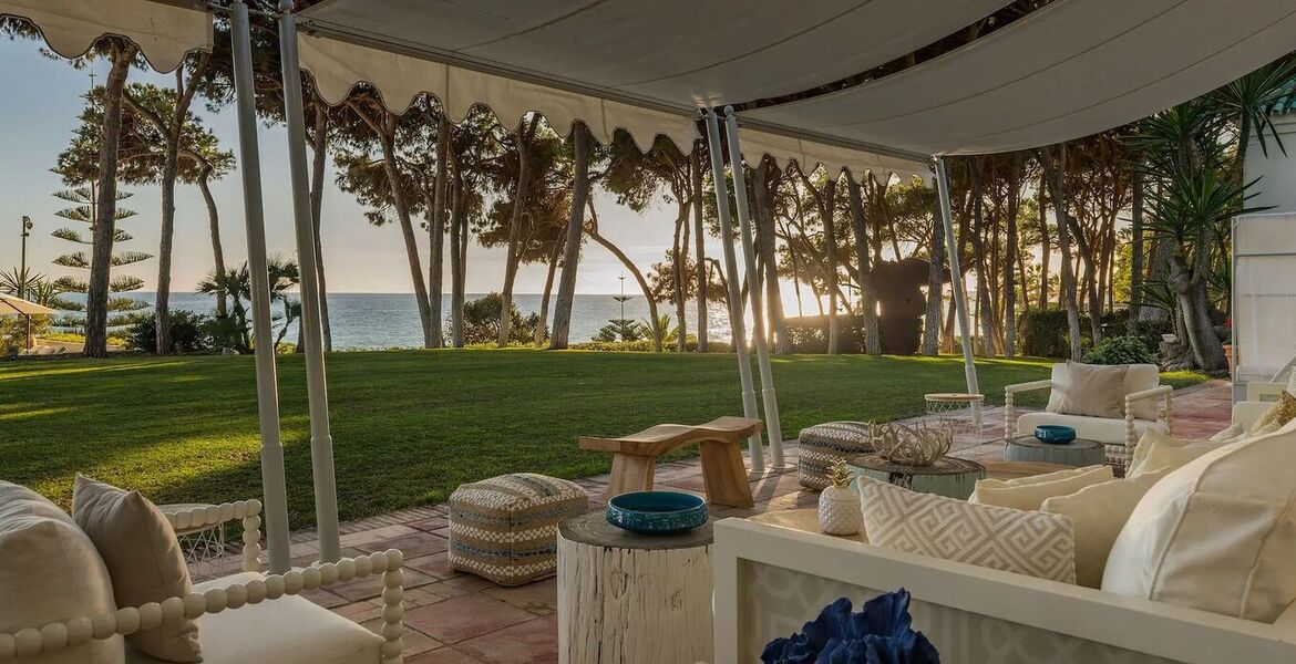 Villa en primera línea de playa en la Milla de Oro Marbella