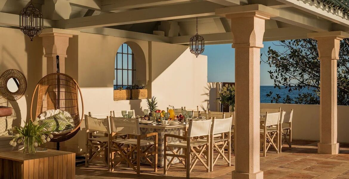 Villa en primera línea de playa en la Milla de Oro Marbella
