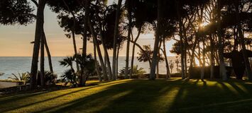 Villa en primera línea de playa en la Milla de Oro Marbella