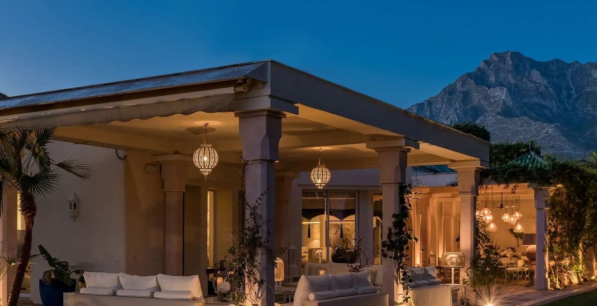 Villa en primera línea de playa en la Milla de Oro Marbella